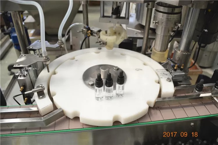 Makinë mbushëse e lëngshme elektronike e pompës peristaltike